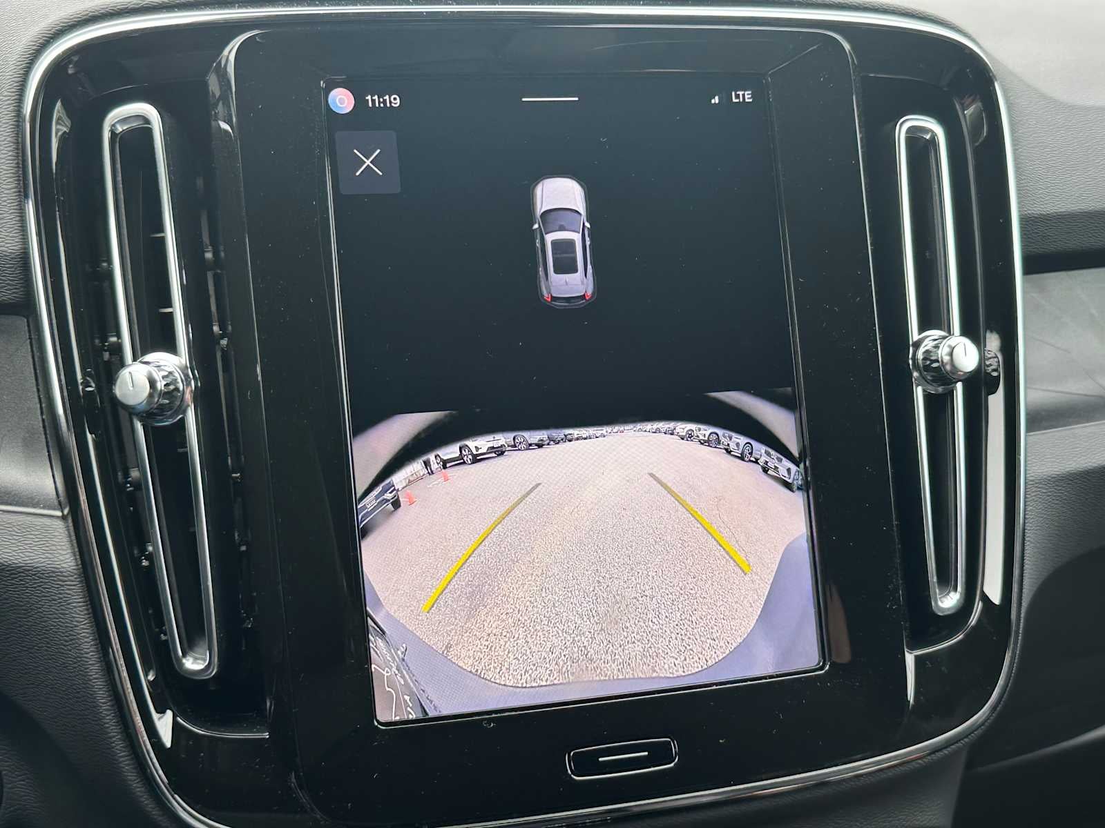 2025 Volvo EX40 Core