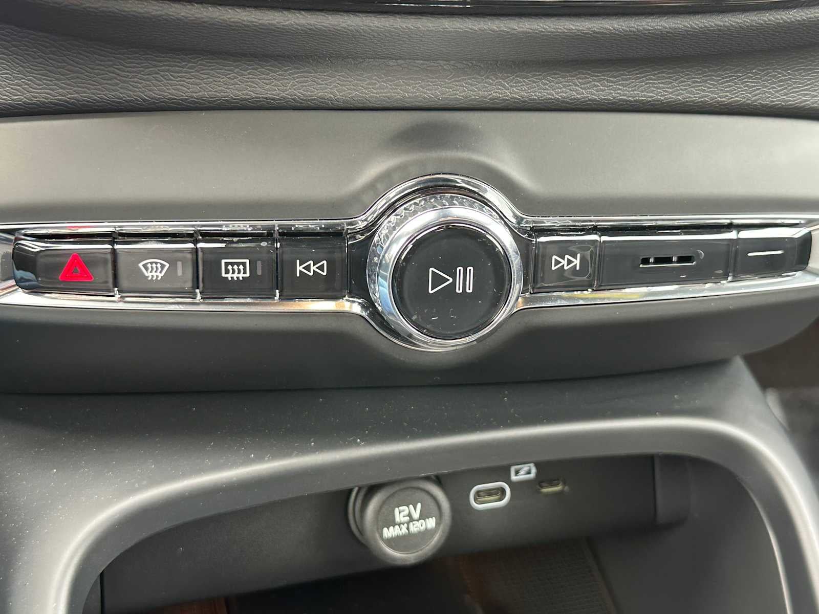 2025 Volvo EX40 Core