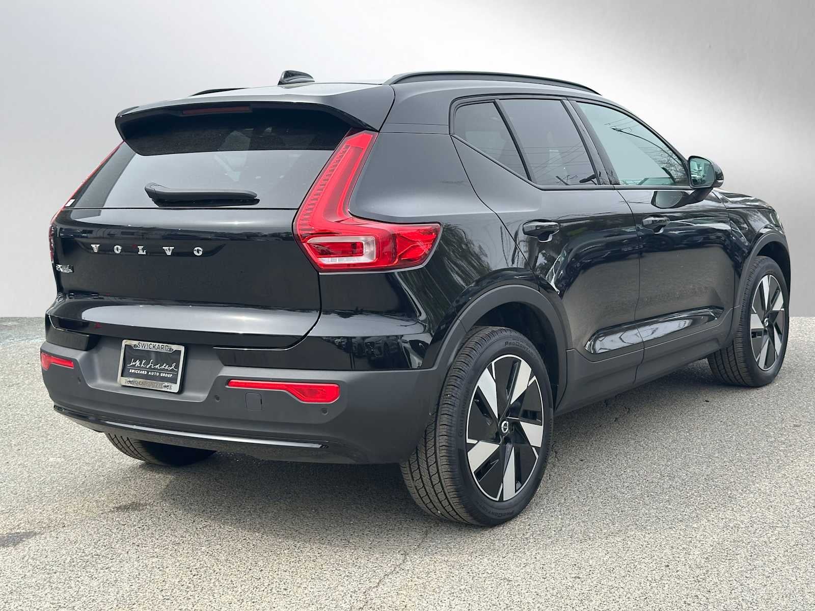 2025 Volvo EX40 Core