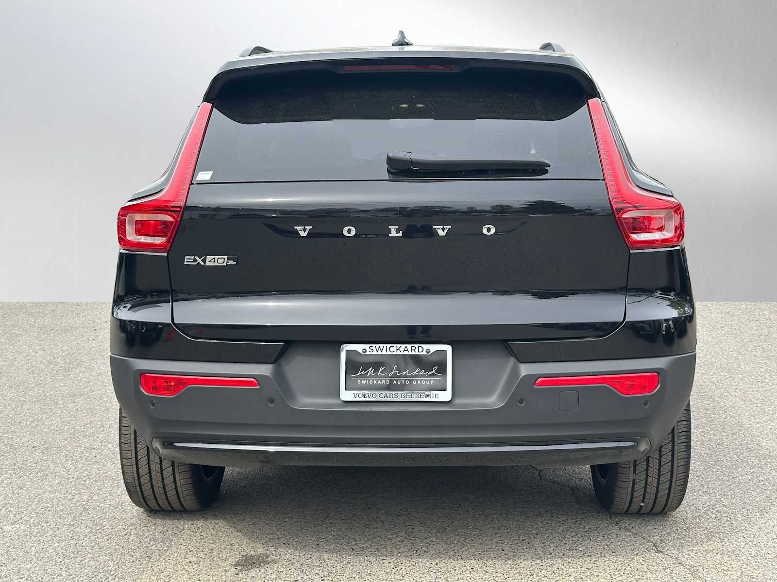 2025 Volvo EX40 Core