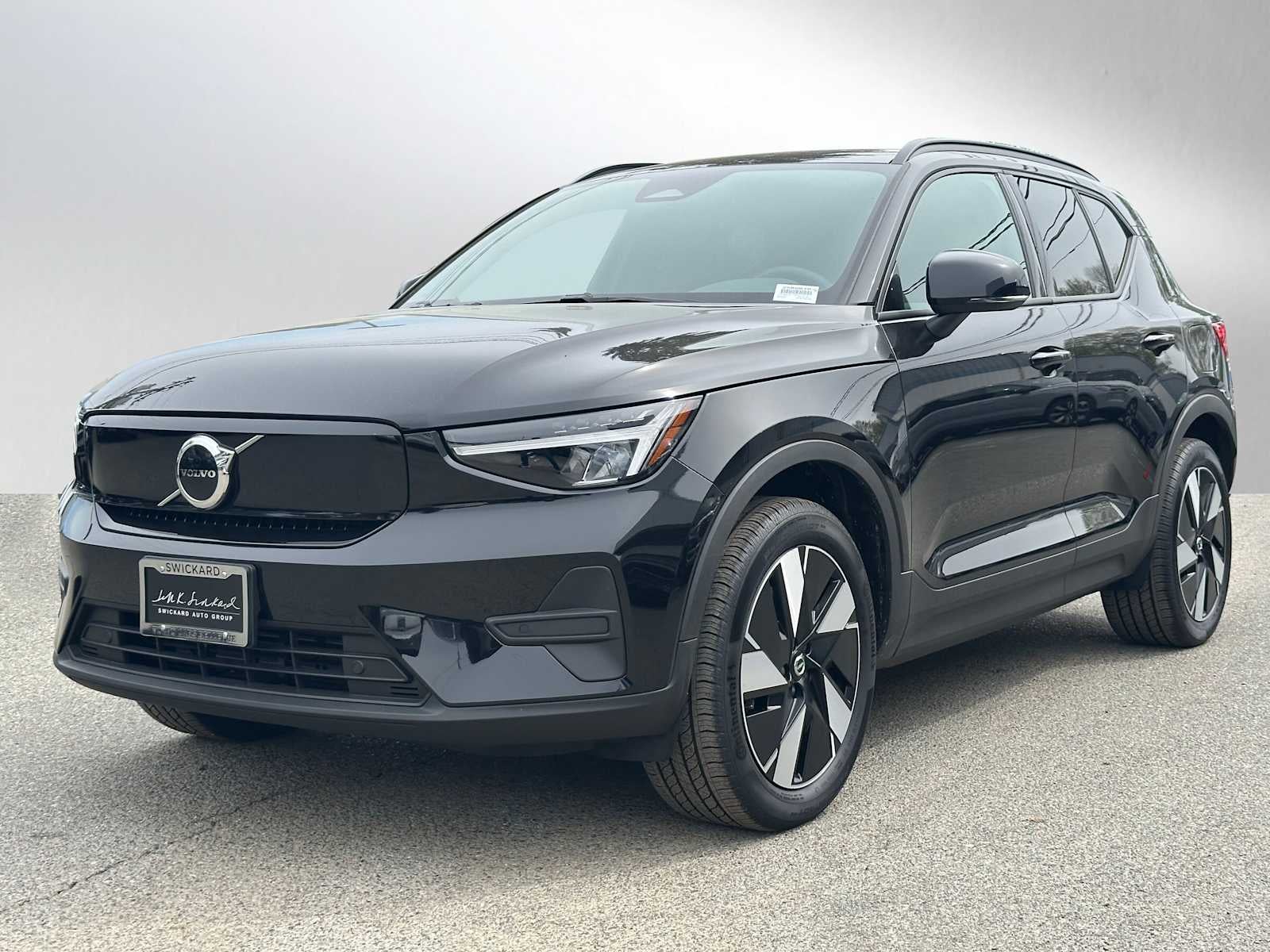 2025 Volvo EX40 Core