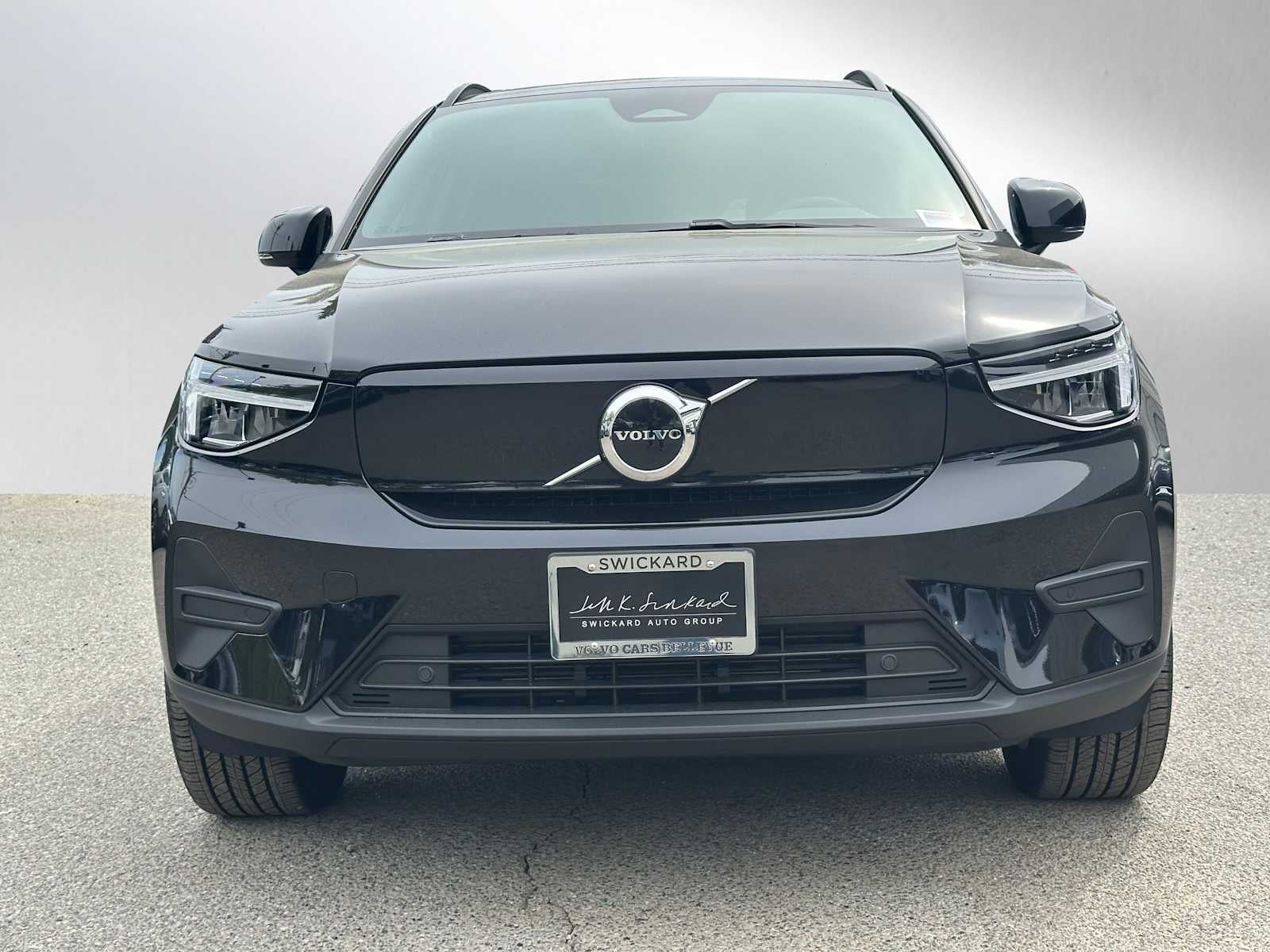 2025 Volvo EX40 Core