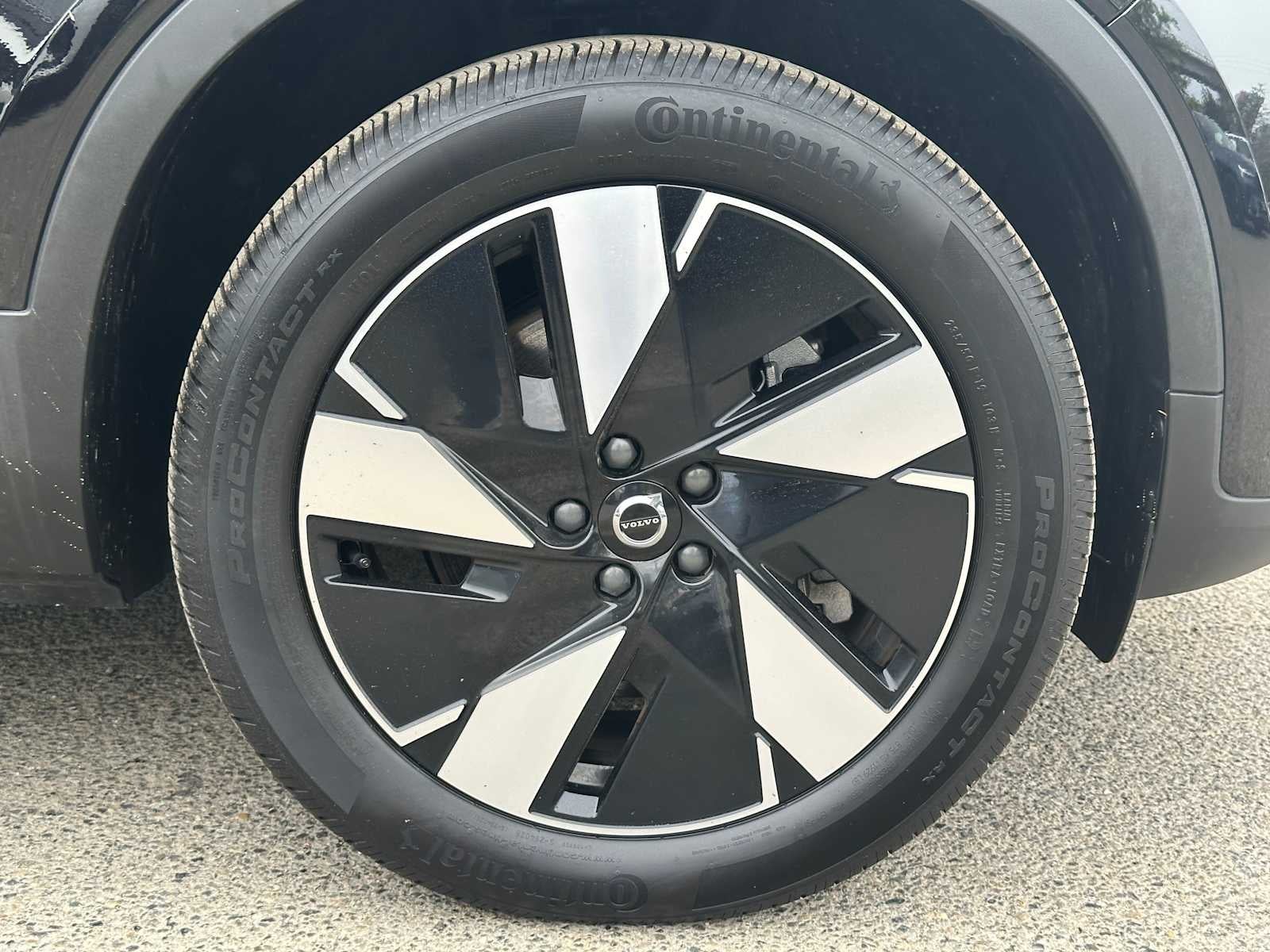 2025 Volvo EX40 Core