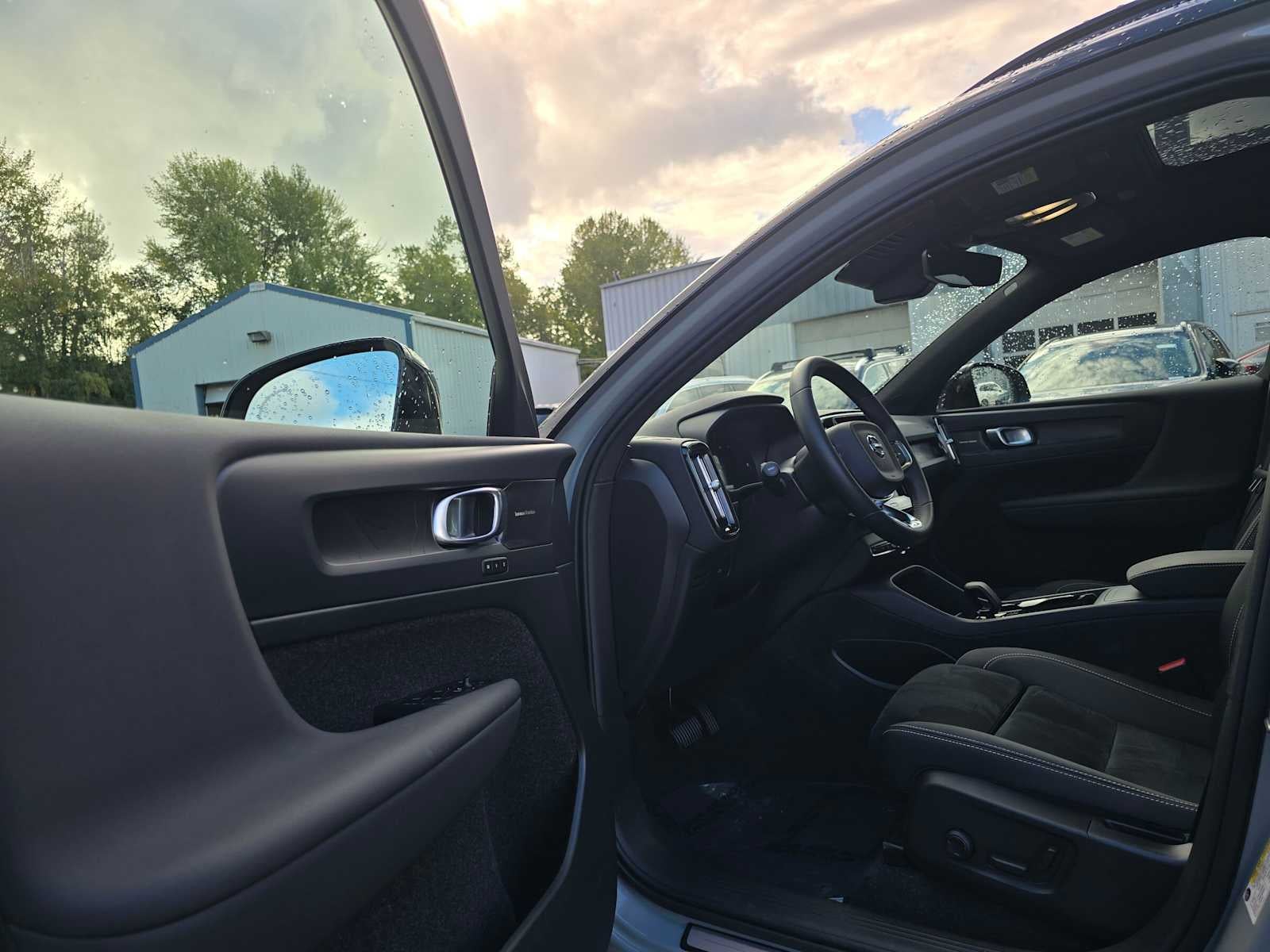 2024 Volvo XC40 Recharge Pure Electric Ultimate