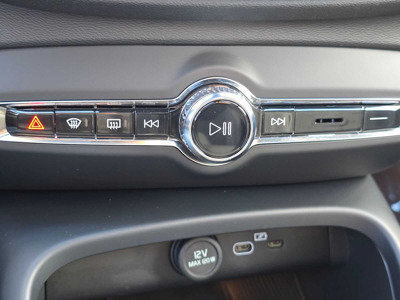 2024 Volvo XC40 Recharge Pure Electric Ultimate