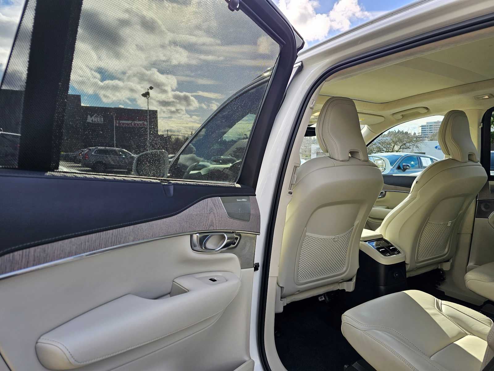 2023 Volvo XC90 Recharge Plug-In Hybrid Ultimate