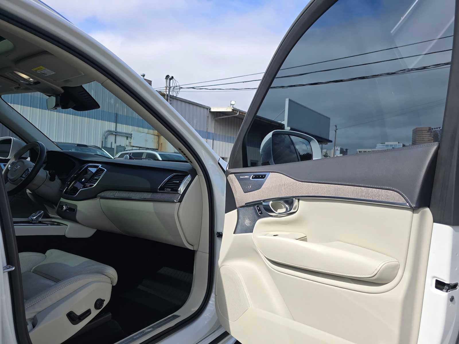 2023 Volvo XC90 Recharge Plug-In Hybrid Ultimate
