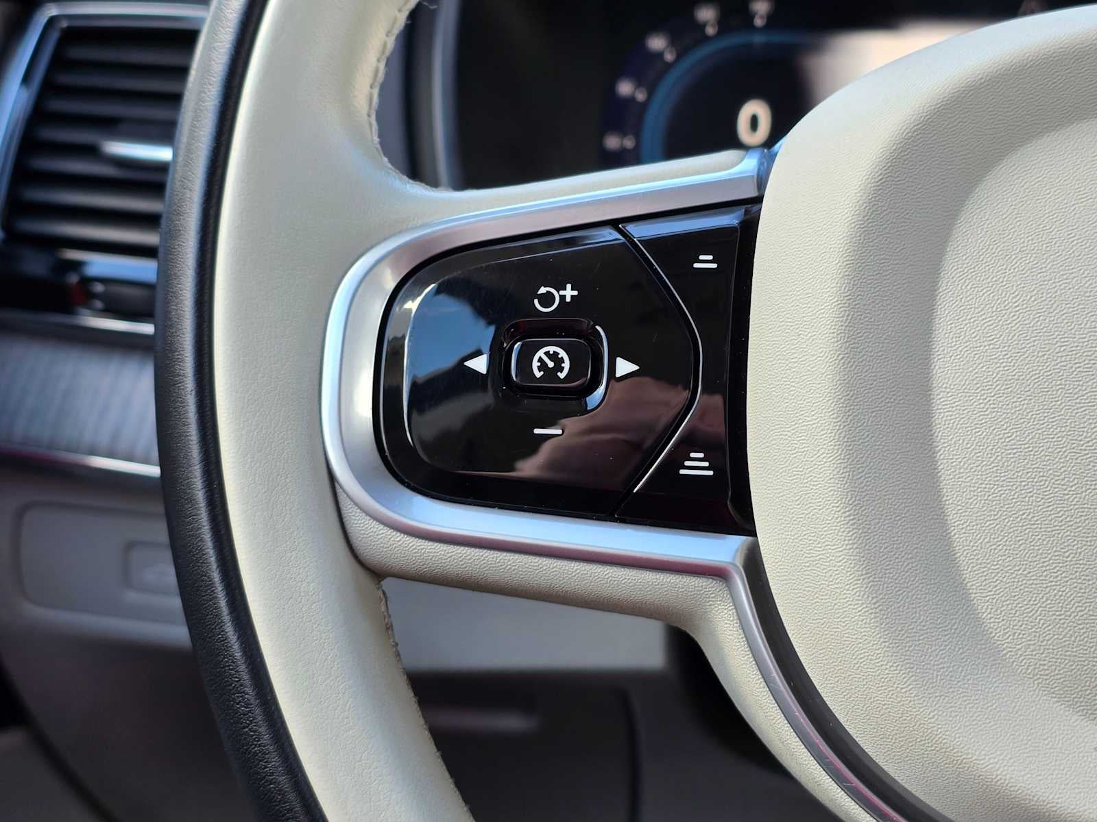 2023 Volvo XC90 Recharge Plug-In Hybrid Ultimate