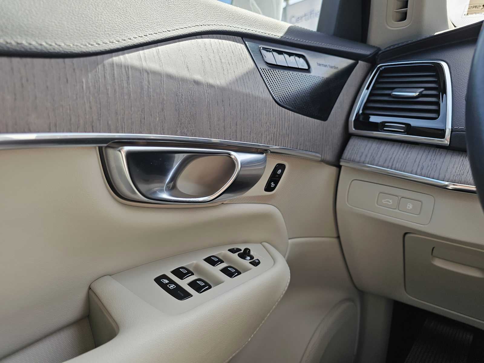 2023 Volvo XC90 Recharge Plug-In Hybrid Ultimate