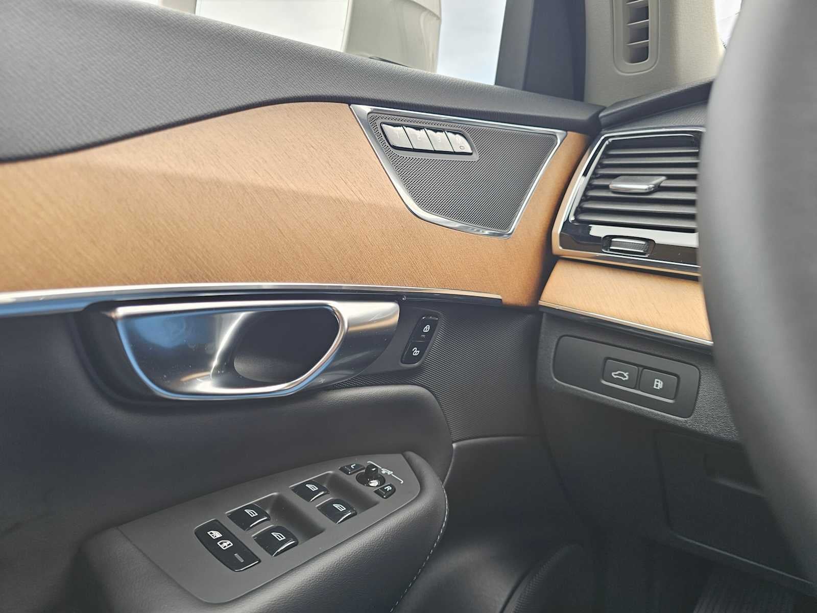 2023 Volvo XC90 Recharge Plug-In Hybrid Plus
