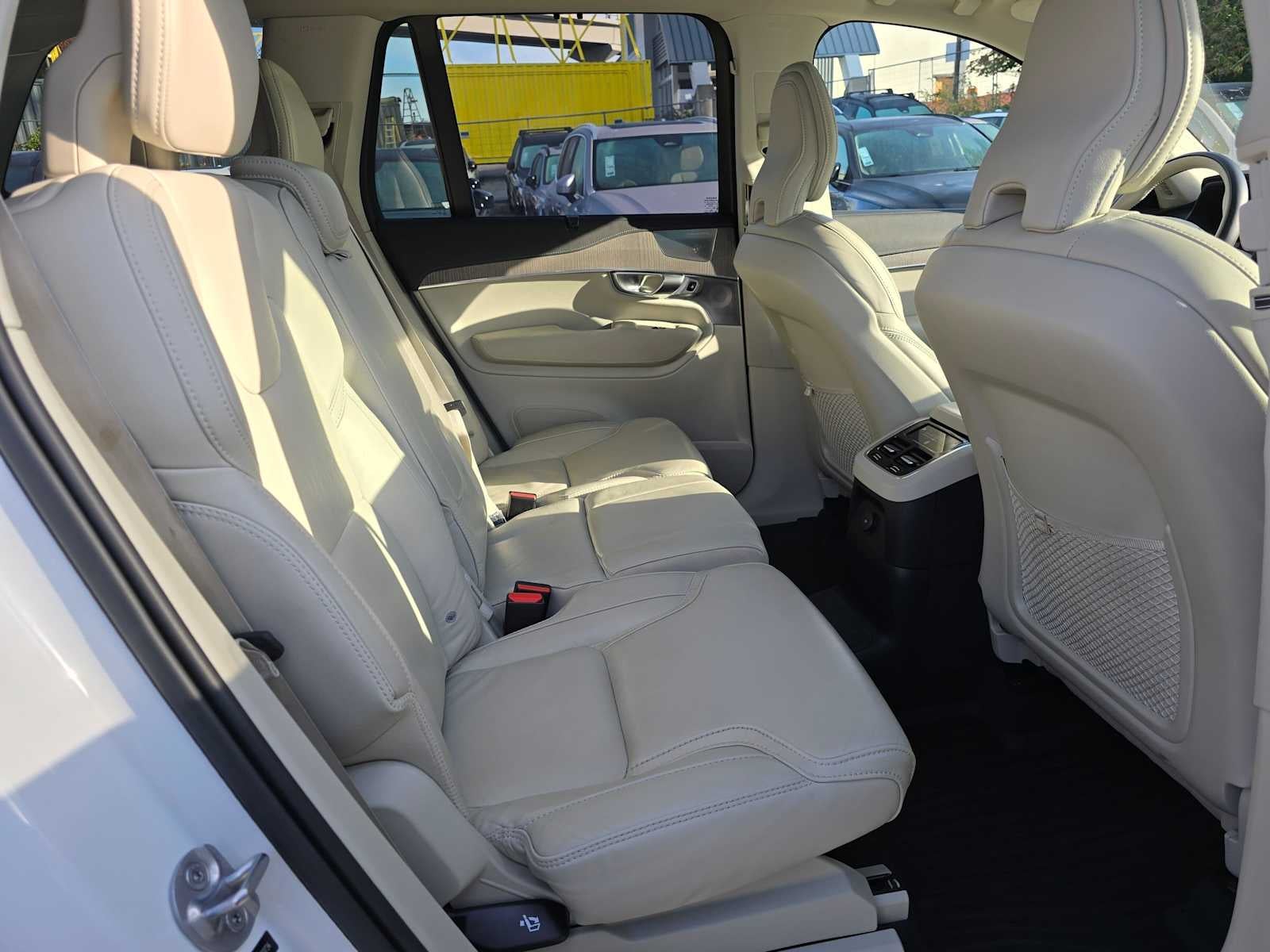 2023 Volvo XC90 Recharge Plug-In Hybrid Ultimate Bright Theme