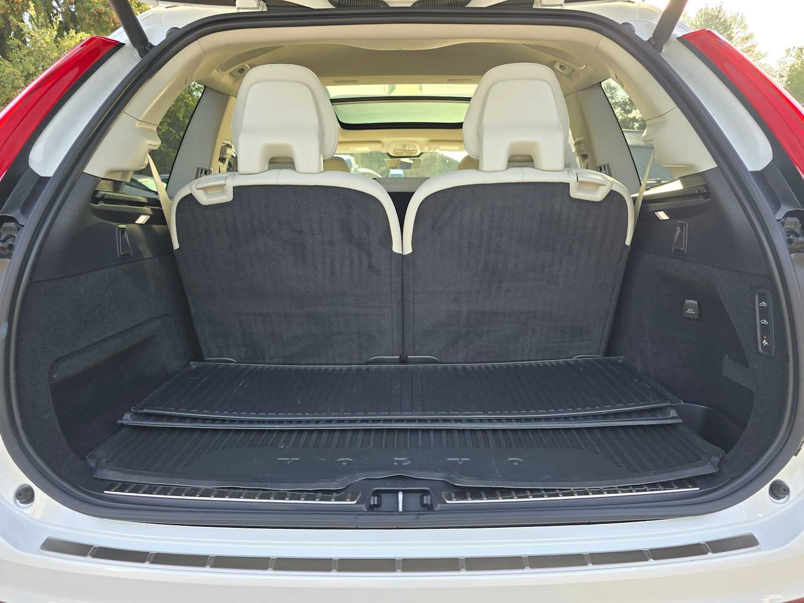 2023 Volvo XC90 Recharge Plug-In Hybrid Ultimate Bright Theme