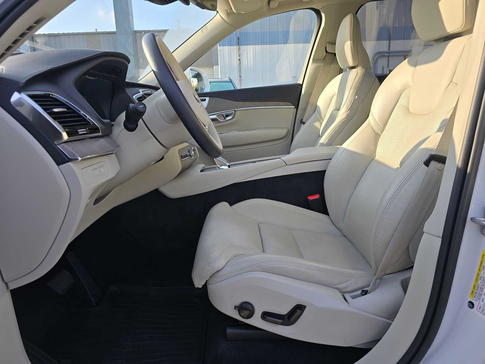 2023 Volvo XC90 Recharge Plug-In Hybrid Ultimate Bright Theme