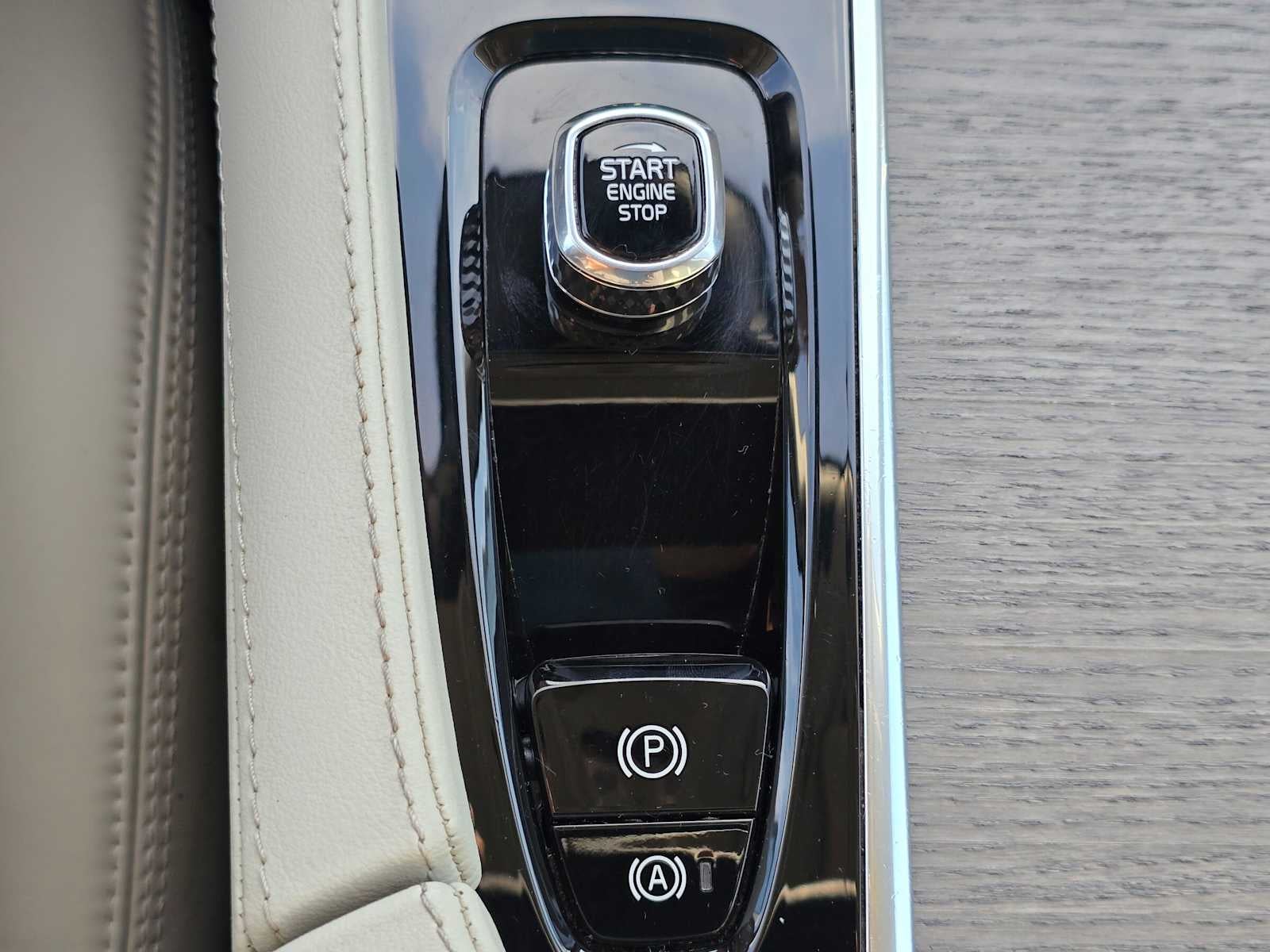 2023 Volvo XC90 Recharge Plug-In Hybrid Ultimate Bright Theme
