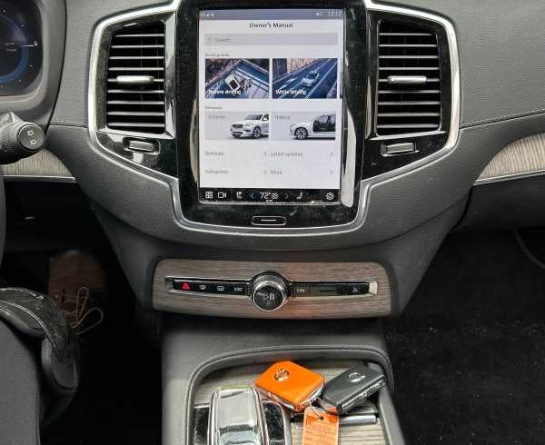 2023 Volvo XC90 Recharge Plug-In Hybrid Ultimate Bright Theme