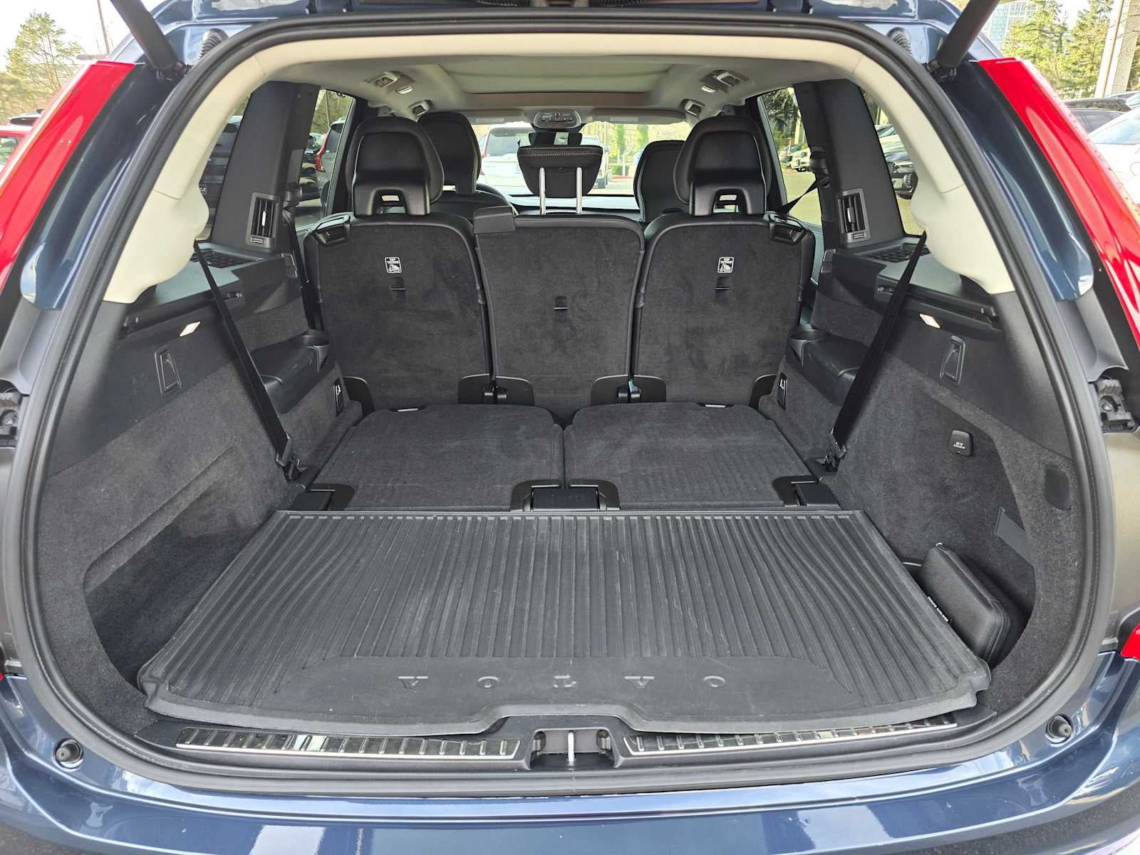 2023 Volvo XC90 Recharge Plug-In Hybrid Ultimate Bright Theme