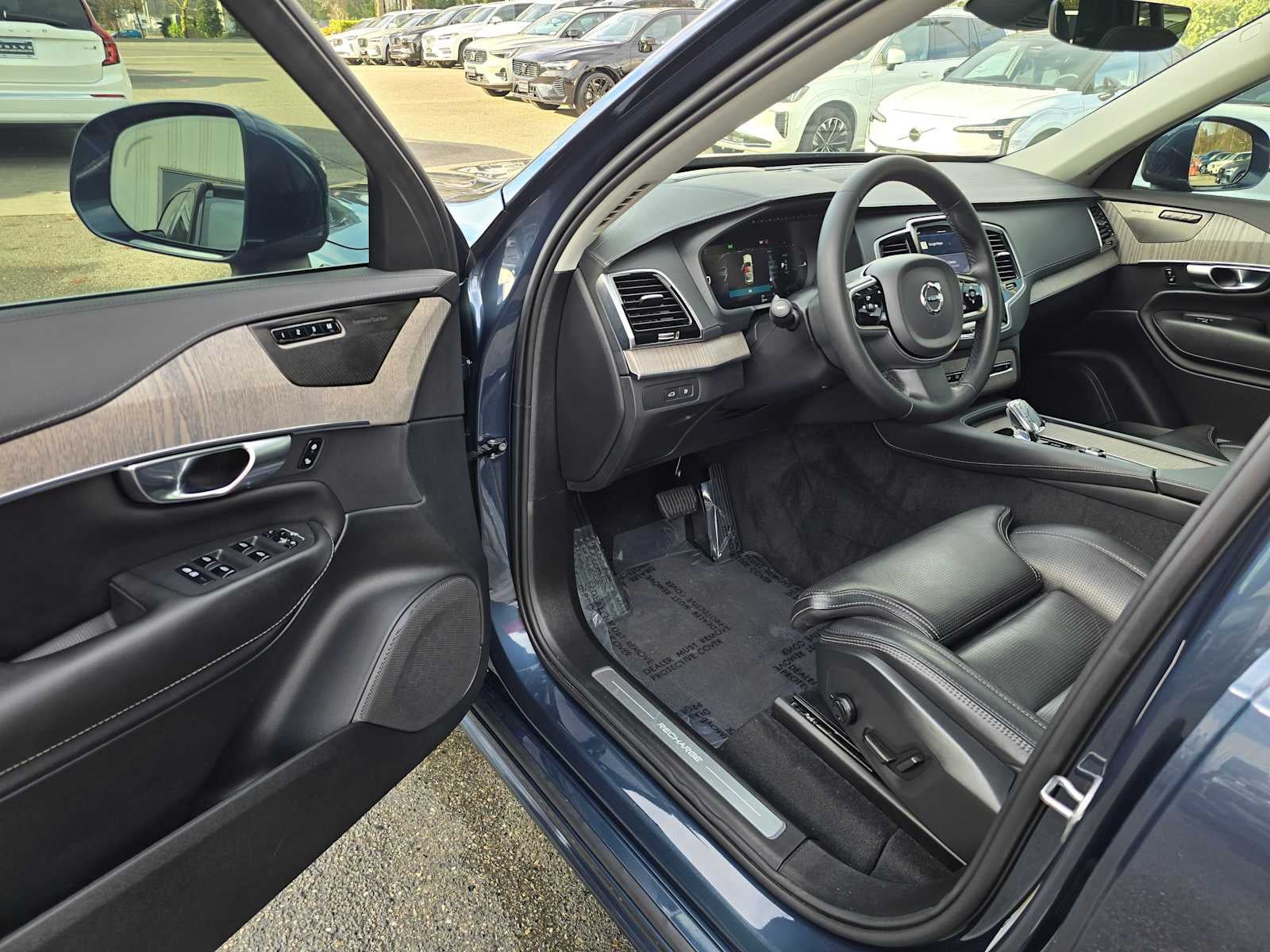 2023 Volvo XC90 Recharge Plug-In Hybrid Ultimate Bright Theme