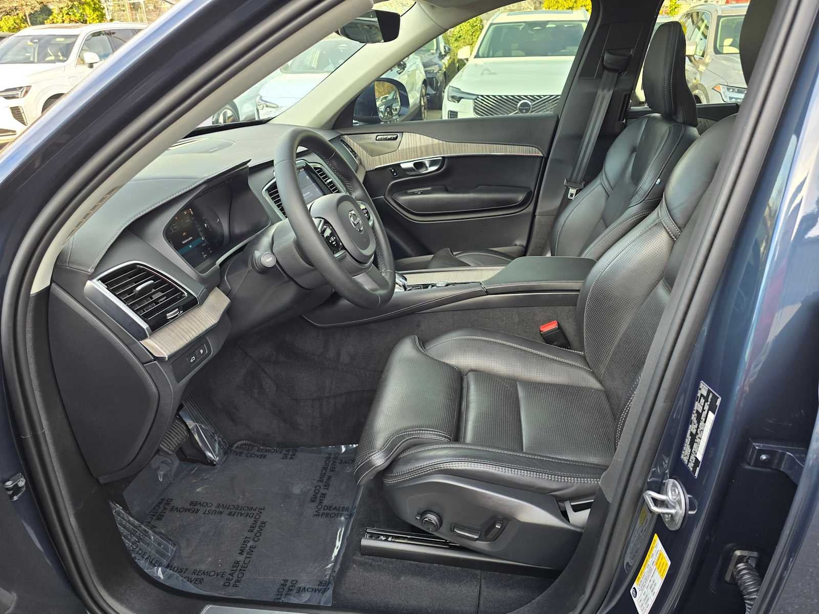 2023 Volvo XC90 Recharge Plug-In Hybrid Ultimate Bright Theme