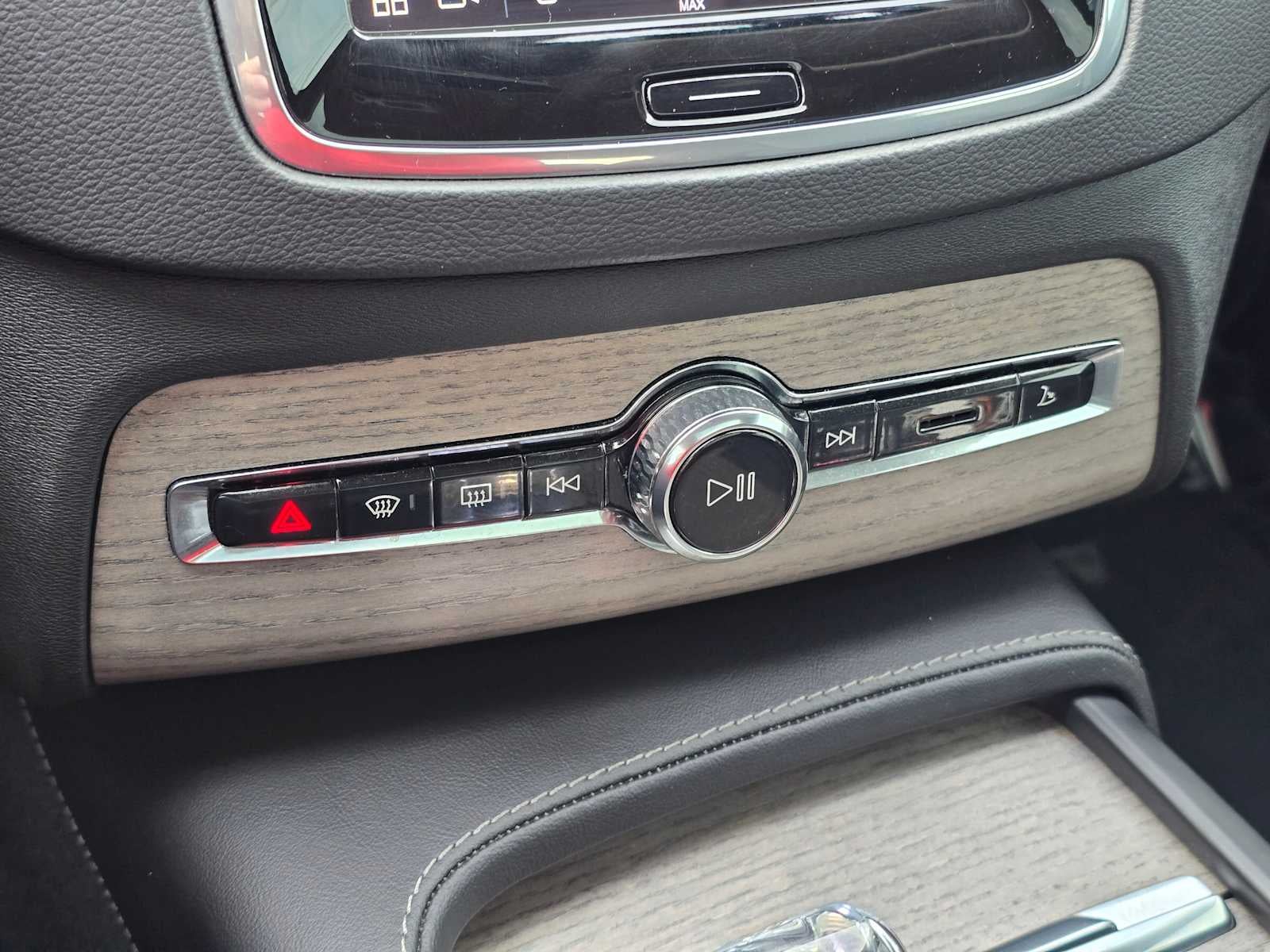 2023 Volvo XC90 Recharge Plug-In Hybrid Ultimate Bright Theme