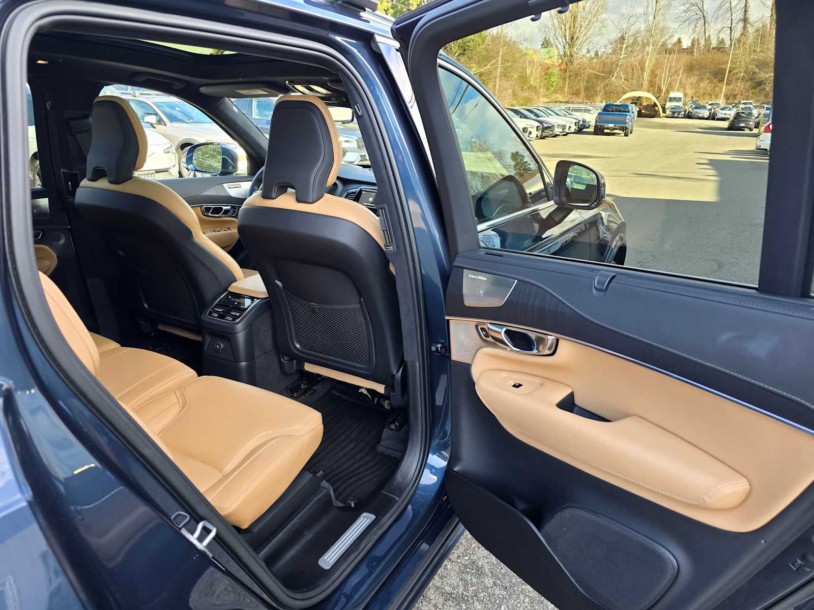 2023 Volvo XC90 Recharge Plug-In Hybrid Ultimate Bright Theme