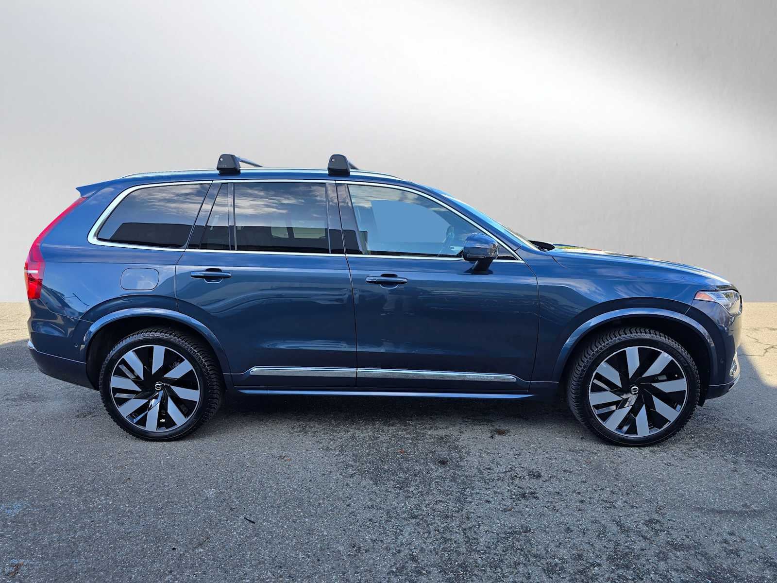 2023 Volvo XC90 Recharge Plug-In Hybrid Ultimate Bright Theme