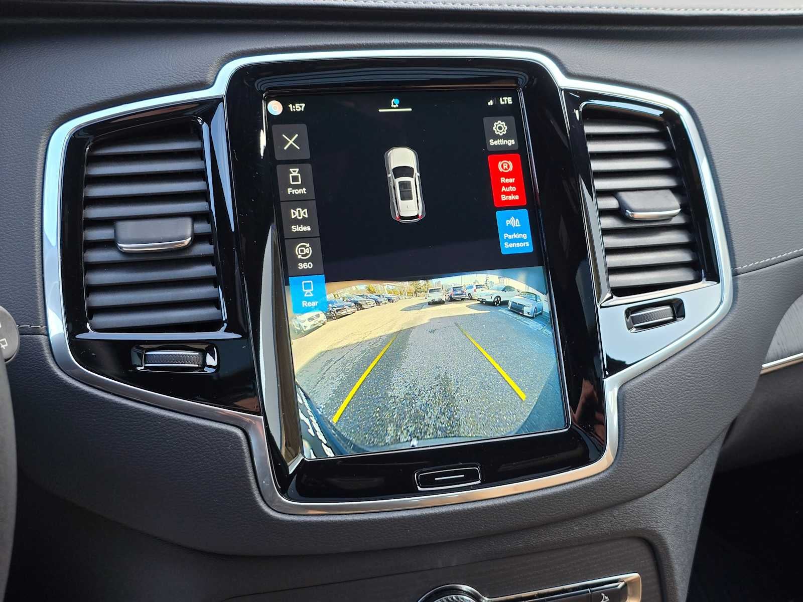 2023 Volvo XC90 Recharge Plug-In Hybrid Ultimate Bright Theme