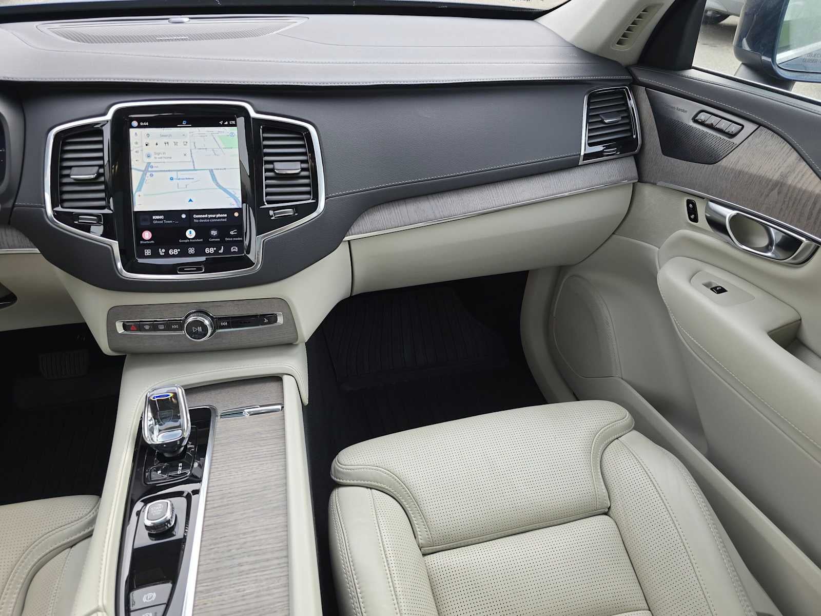 2023 Volvo XC90 Recharge Plug-In Hybrid Ultimate Bright Theme