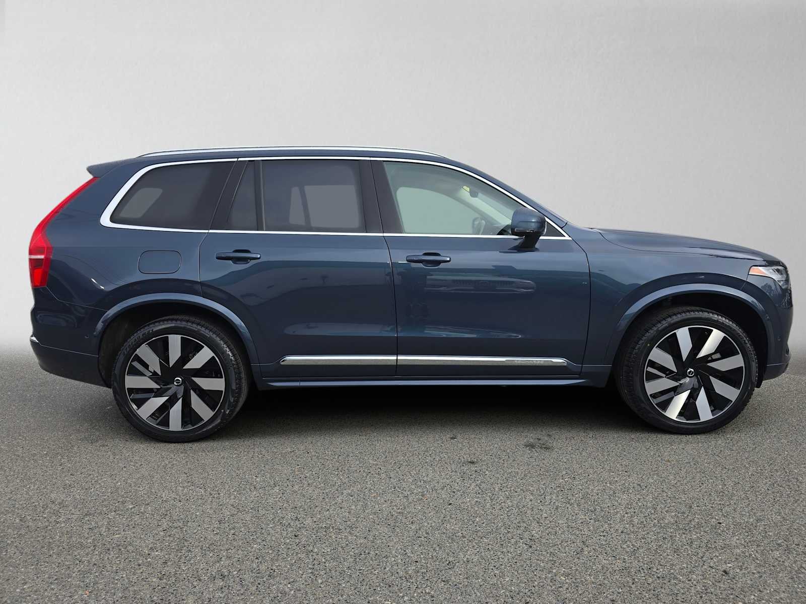 2023 Volvo XC90 Recharge Plug-In Hybrid Ultimate Bright Theme