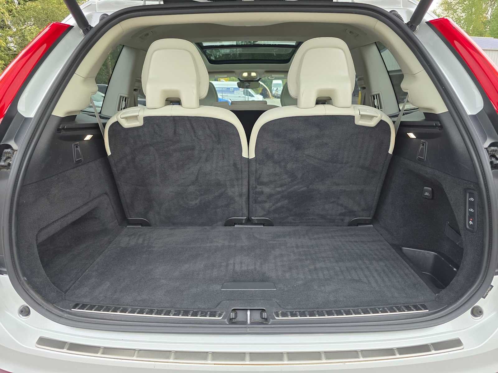 2023 Volvo XC90 Recharge Plug-In Hybrid Ultimate Bright Theme