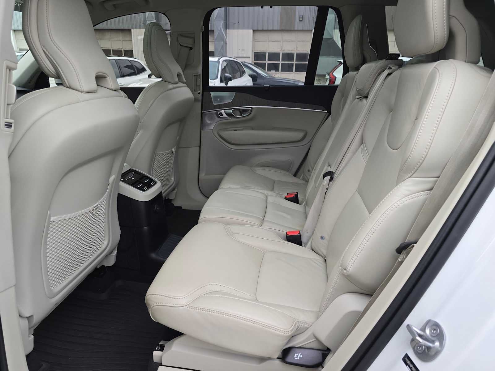 2023 Volvo XC90 Recharge Plug-In Hybrid Ultimate Bright Theme