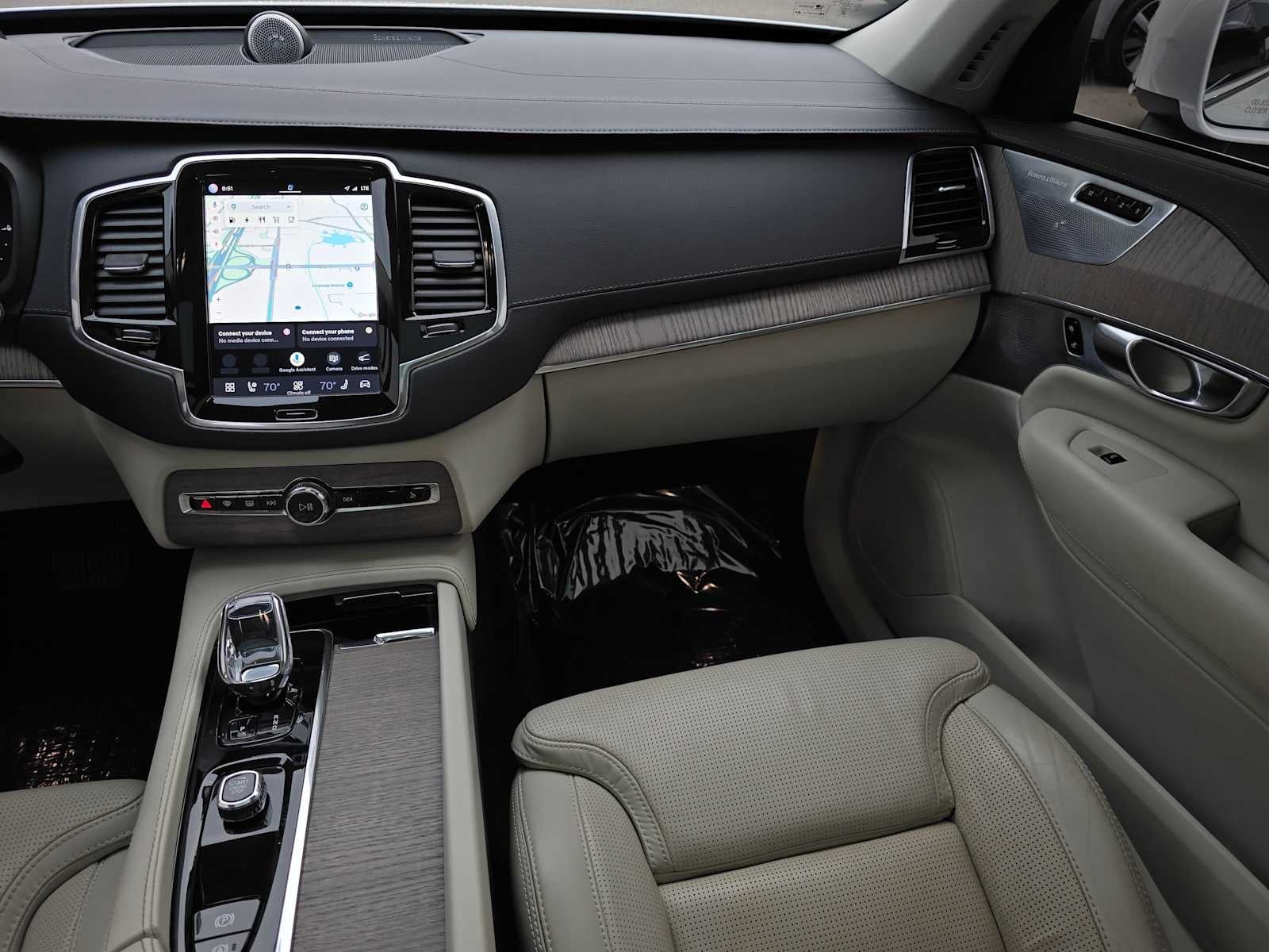 2023 Volvo XC90 Recharge Plug-In Hybrid Ultimate Bright Theme