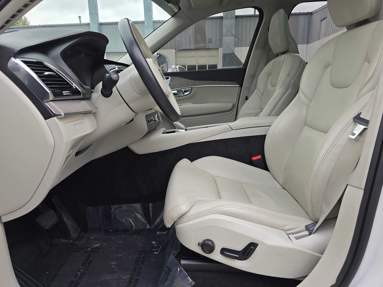 2023 Volvo XC90 Recharge Plug-In Hybrid Ultimate Bright Theme