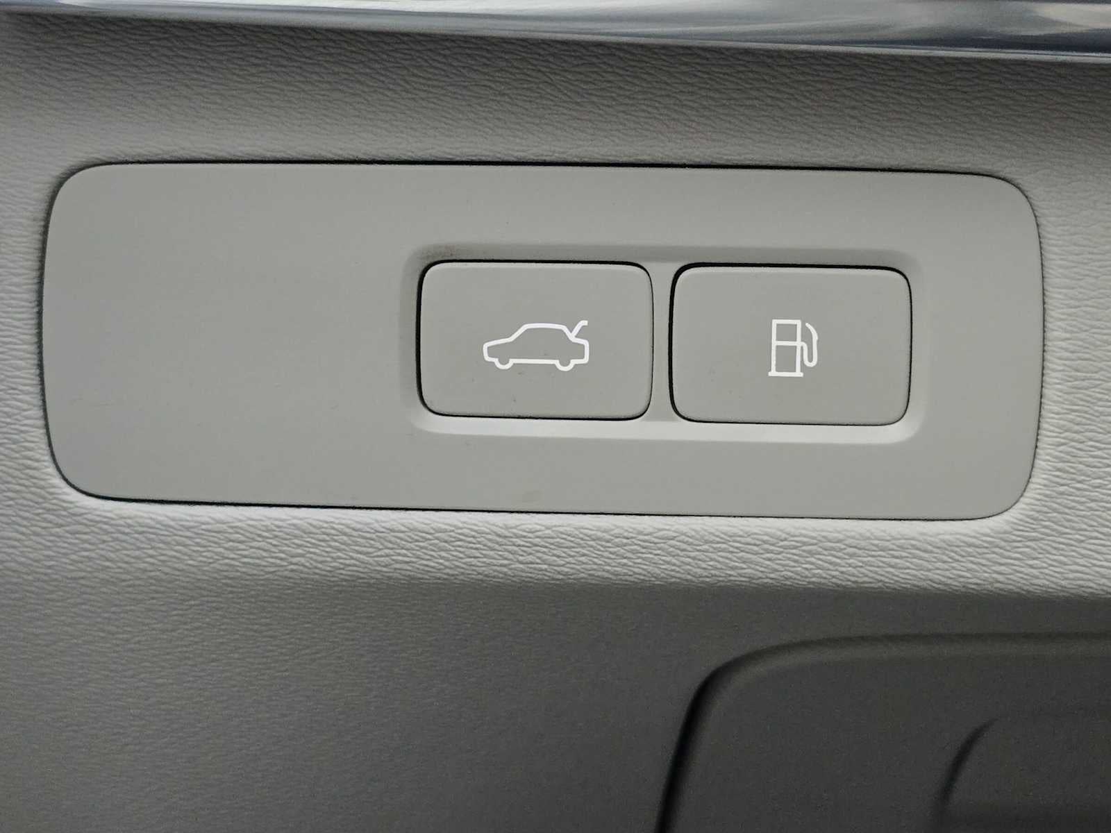 2023 Volvo XC90 Recharge Plug-In Hybrid Ultimate Bright Theme