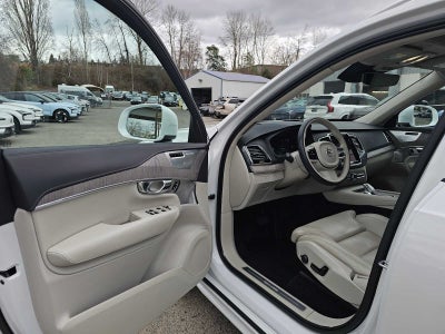 2023 Volvo XC90 Recharge Plug-In Hybrid Ultimate Bright Theme
