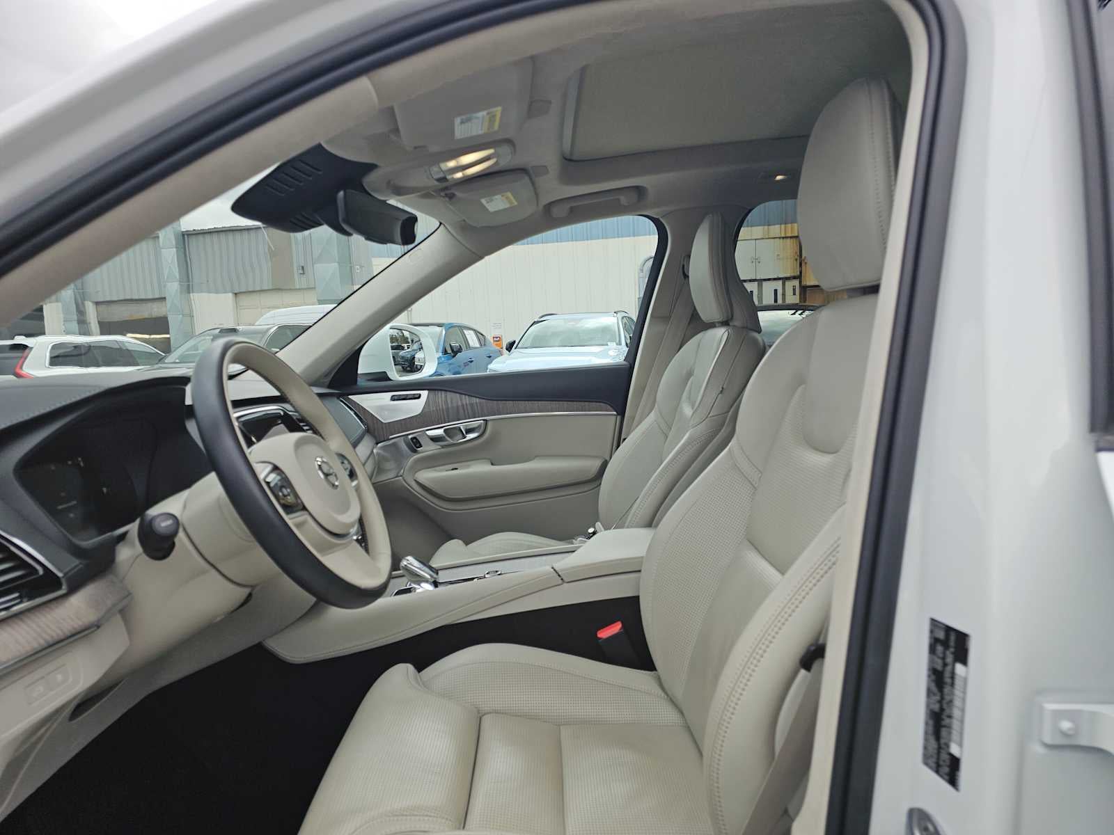 2023 Volvo XC90 Recharge Plug-In Hybrid Ultimate Bright Theme