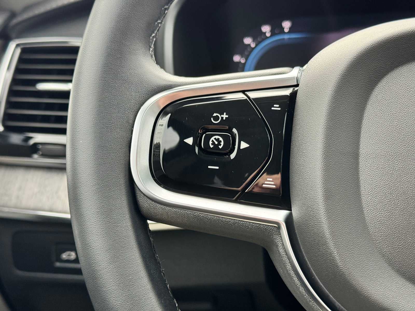 2023 Volvo XC90 Recharge Plug-In Hybrid Ultimate Bright Theme