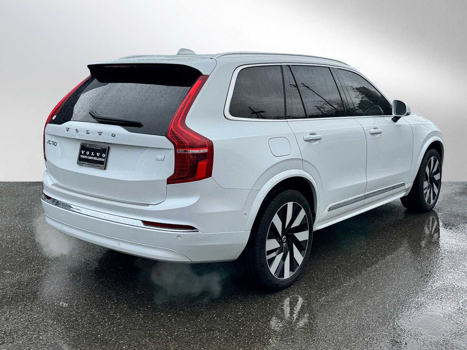 2023 Volvo XC90 Recharge Plug-In Hybrid Ultimate Bright Theme