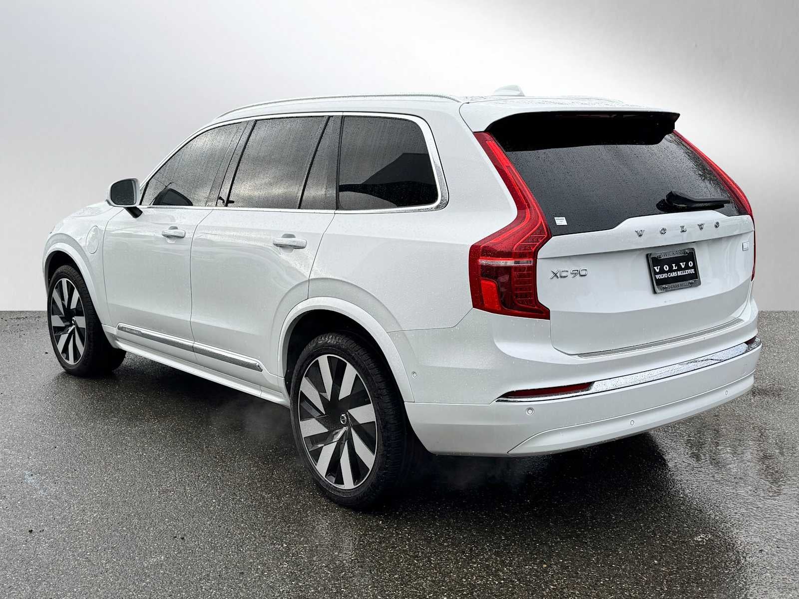 2023 Volvo XC90 Recharge Plug-In Hybrid Ultimate Bright Theme