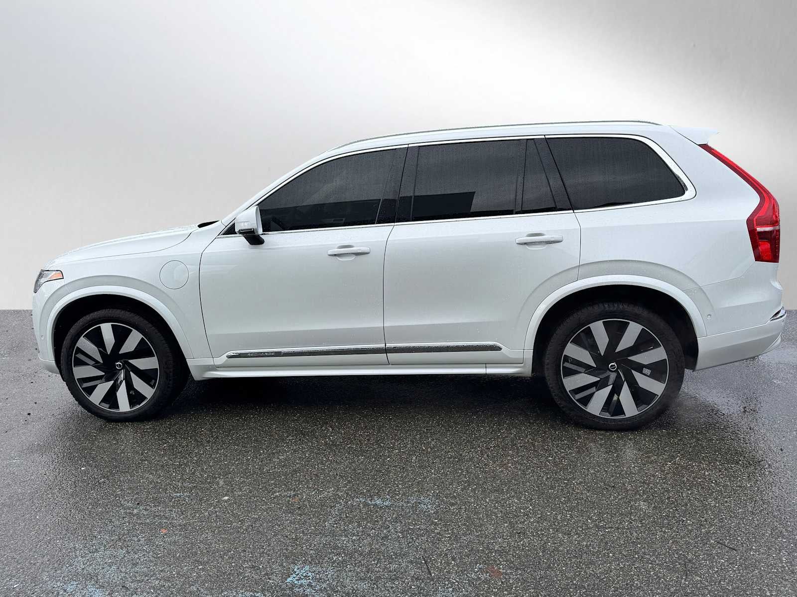 2023 Volvo XC90 Recharge Plug-In Hybrid Ultimate Bright Theme