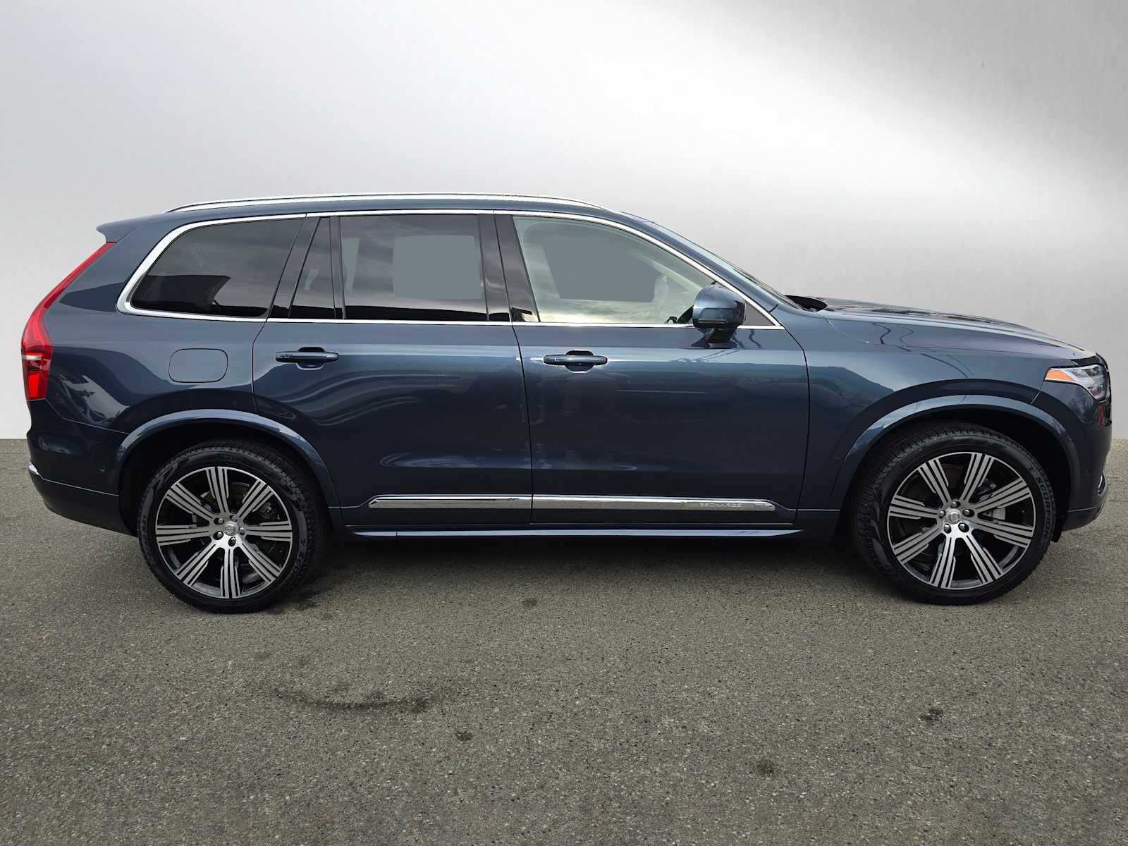 2024 Volvo XC90 Recharge Plug-In Hybrid Plus Bright Theme