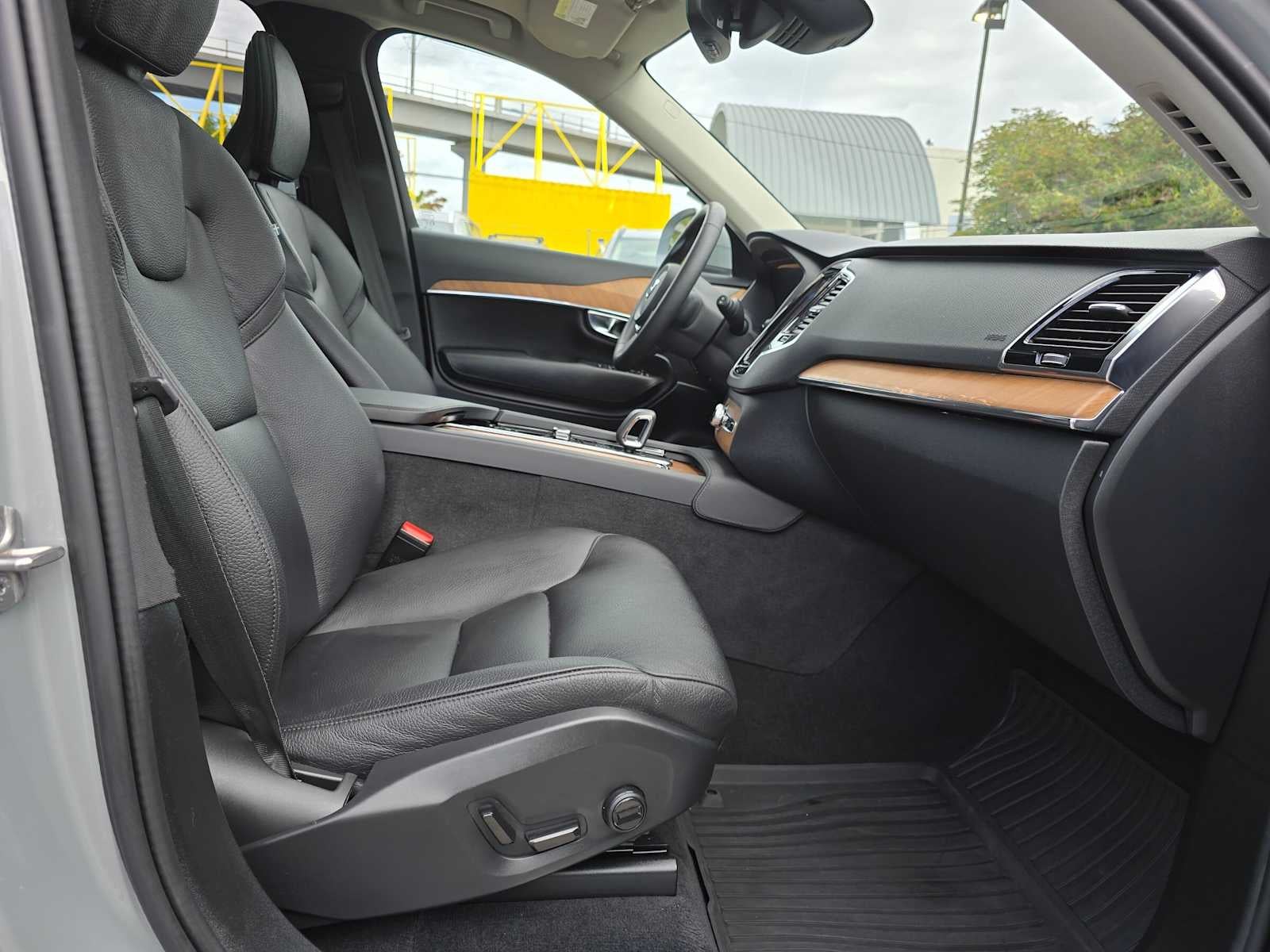 2024 Volvo XC90 Recharge Plug-In Hybrid Plus Bright Theme
