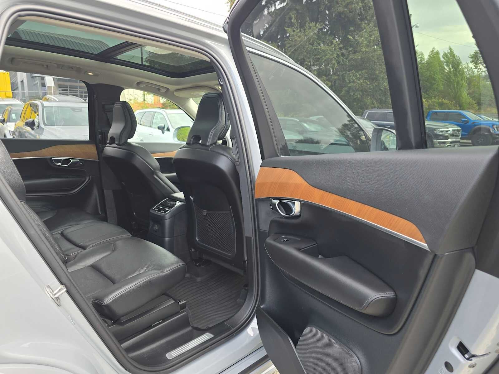 2024 Volvo XC90 Recharge Plug-In Hybrid Plus Bright Theme