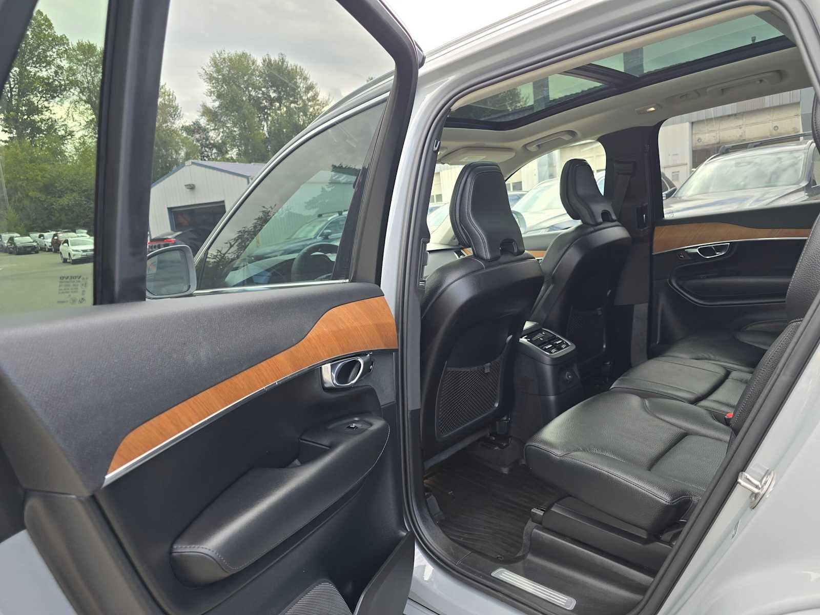 2024 Volvo XC90 Recharge Plug-In Hybrid Plus Bright Theme