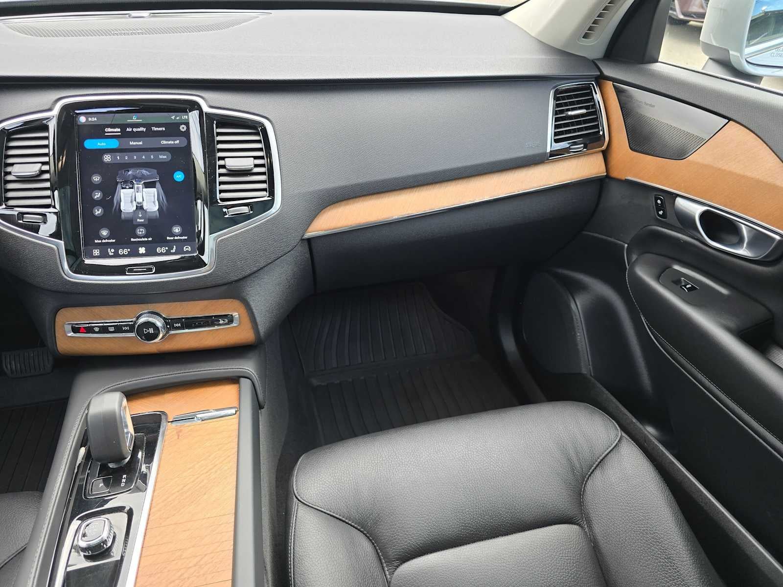 2024 Volvo XC90 Recharge Plug-In Hybrid Plus Bright Theme