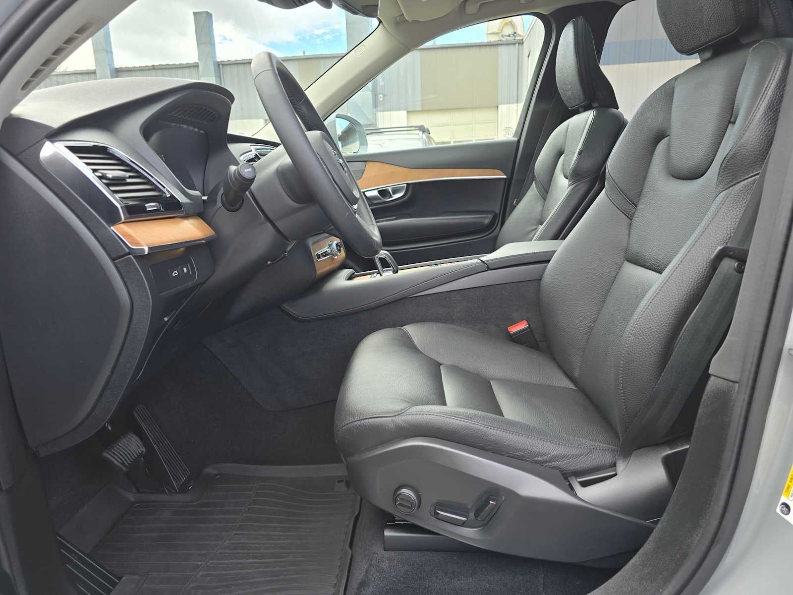 2024 Volvo XC90 Recharge Plug-In Hybrid Plus Bright Theme