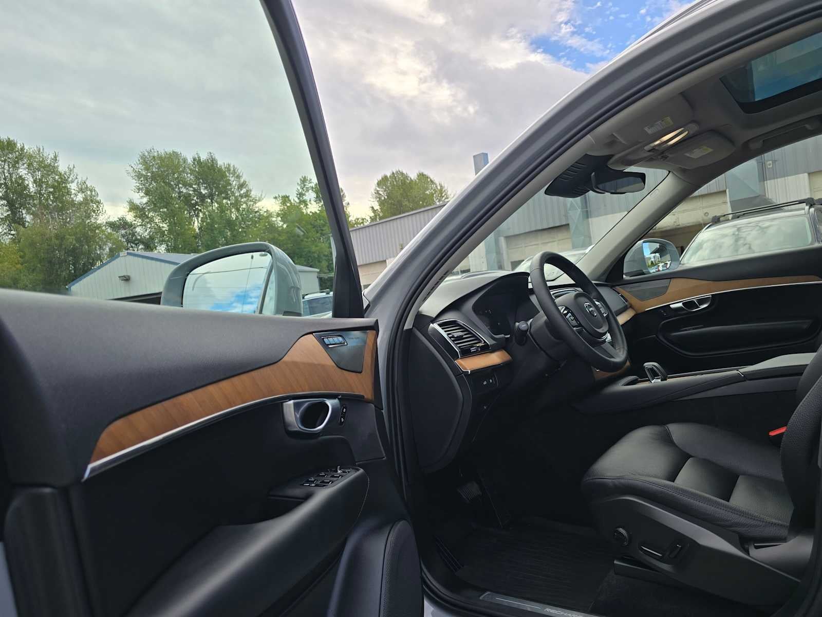 2024 Volvo XC90 Recharge Plug-In Hybrid Plus Bright Theme