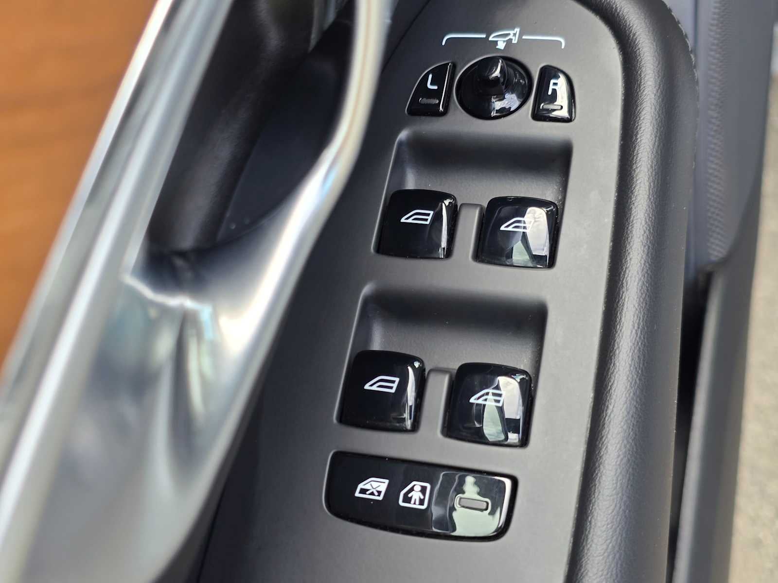 2024 Volvo XC90 Recharge Plug-In Hybrid Plus Bright Theme