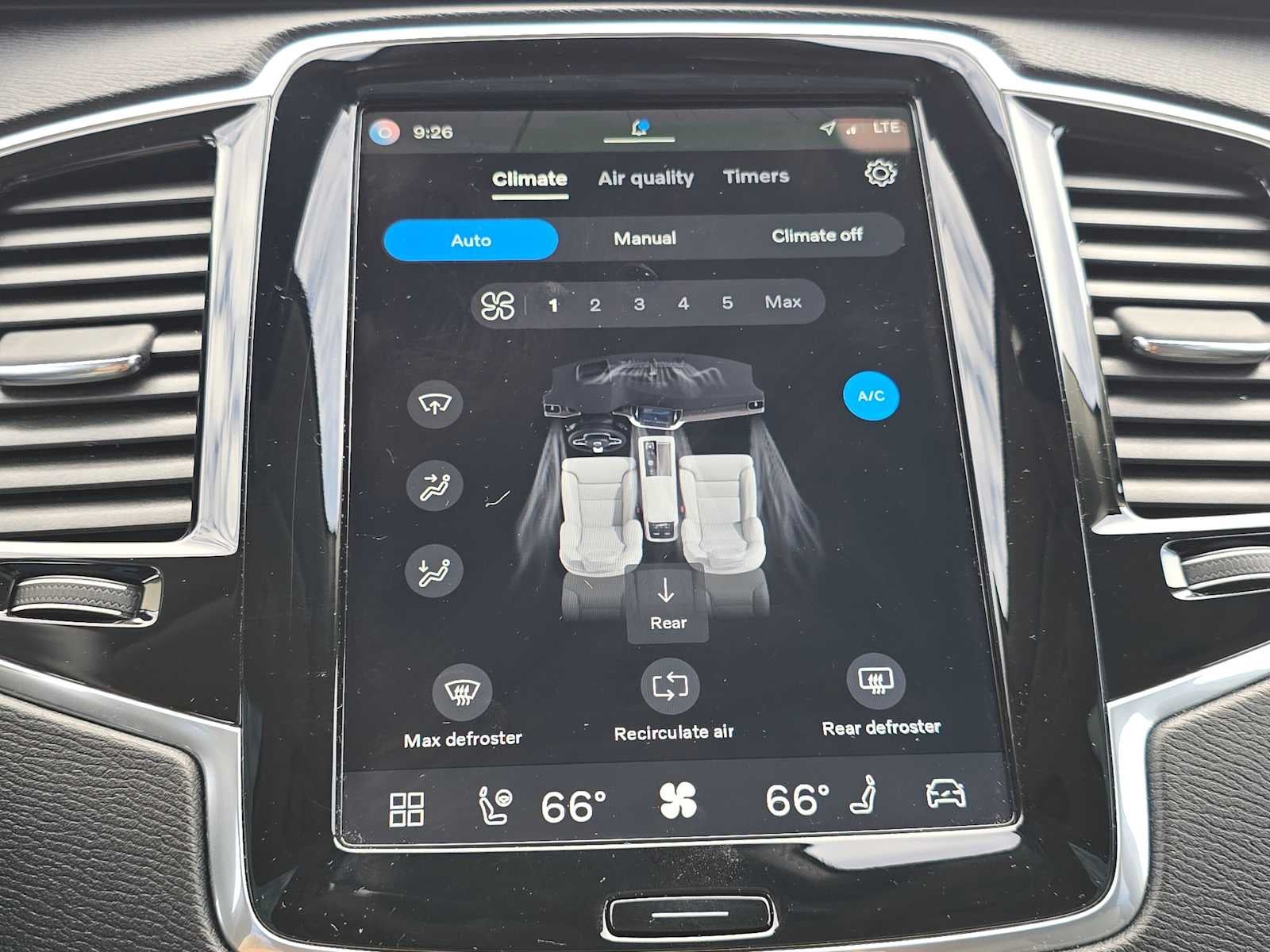 2024 Volvo XC90 Recharge Plug-In Hybrid Plus Bright Theme