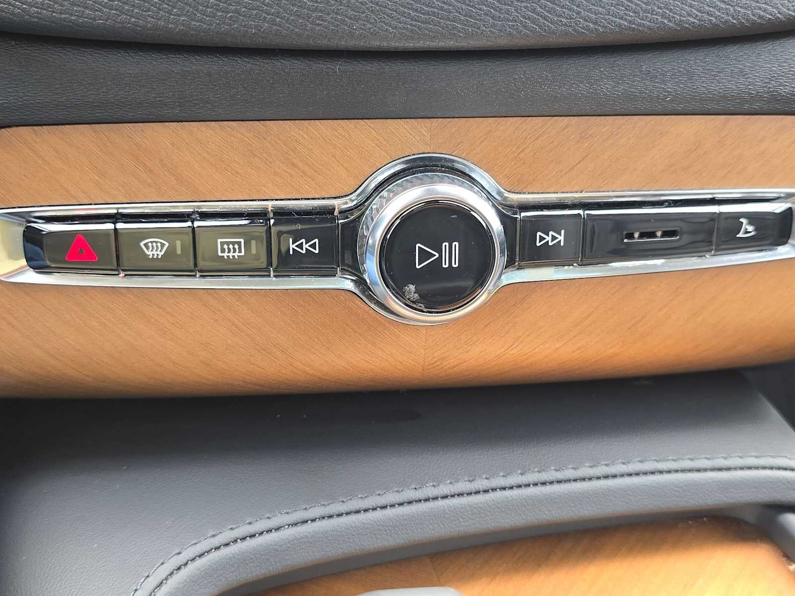 2024 Volvo XC90 Recharge Plug-In Hybrid Plus Bright Theme
