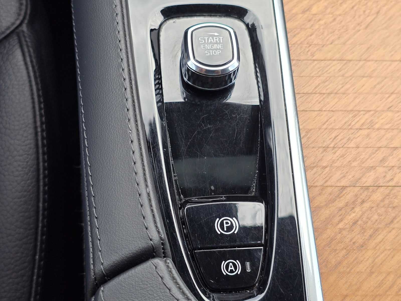 2024 Volvo XC90 Recharge Plug-In Hybrid Plus Bright Theme